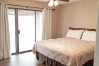 Open water on LBJ!! Great for family gatherings, or just a lake getaway.