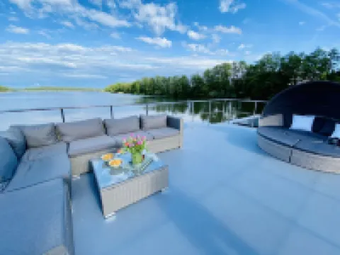 Luxury Houseboat with Many Extras Included