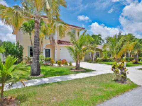 5 Mins to beach; 5BD, 4.5BA, Heated pool, Jacuzzi, Mini Golf, Tiki Huts.