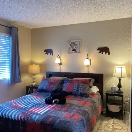 2 Bed 2 Bath, Cozy White Mountain Condo – Single Level, Upstairs Unit!!