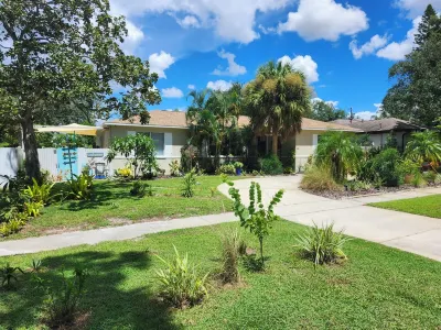 Private entrance room & bathroom  w/ courtyard 10 min to beach & Downtown Hotels near Men's Wearhouse