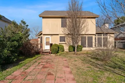 Comfy King Bed & Big Yard - Near Round Rock Donuts