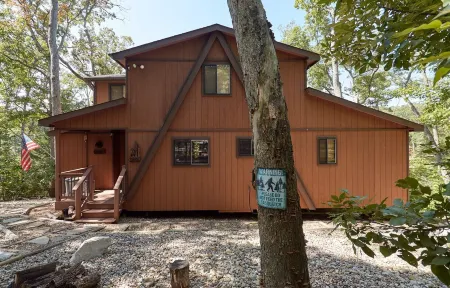 Luxury, Lakefront Chalet; Dock, Grills, Sasquatch & Firepits with a view