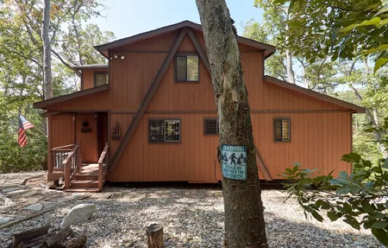 Luxury, Lakefront Chalet; Dock, Grills, Sasquatch & Firepits with a view