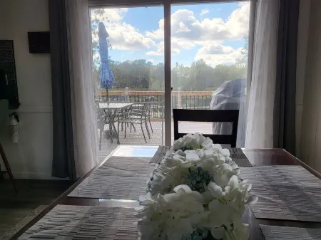 Lakefront  House Отели в г. Lincoln County