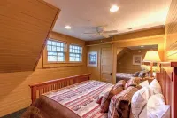 Ski Season or Yearly Rental. Fireplce. Dogs Welcome. Walk to Equinox Pond & Bba.