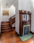 Groovy Attic Apt in Starland District