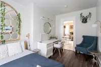 Renovated 3BR Apt / Easy Check-In / FamilyFriendly Hotels in Bridgeport