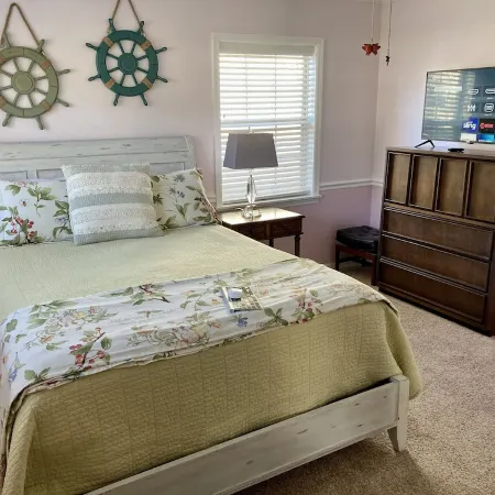Cozy Cottage 3 blocks from town