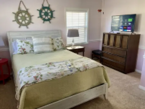 Cozy Cottage 3 blocks from town