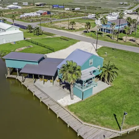 Perfect little Getaway for the fishers and beach goers!