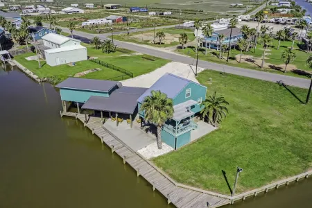 Perfect little Getaway for the fishers and beach goers!