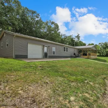 Country Escape in Hocking Hills- Great location!