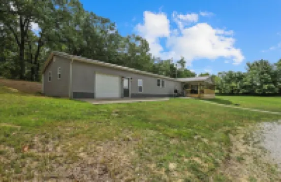 Country Escape in Hocking Hills- Great location!