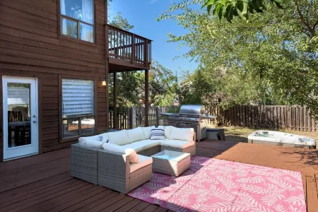 Hot tub~Game Room~Fire pit~Grill