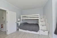 Entire 1 Bedroom Apartment in Lovely Family Vacation Lake House. Pets welcome!