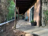 Knob Creek Guest Suite 1 mile from Brevard, NC