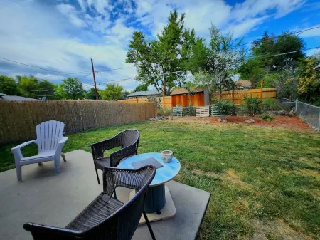 Walk to Olde` Town Arvada for The Perfect Colorado Getaway! Отели рядом с достопримечательностью «The Well House Assisted & Senior Living of Arvada»