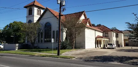 Quirky historic home, fully renovated! Designer interior! Plush linens! Firepit!