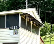 The Birdhouse...A quiet country apartment In Cosby, Tn