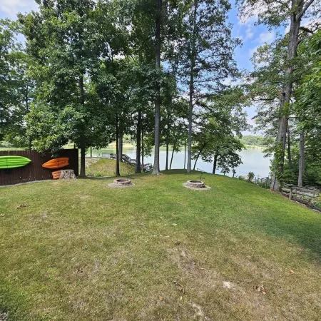 Peaceful Lake House Cabin 1, Kayaks Provided Free, Direct Water Access!