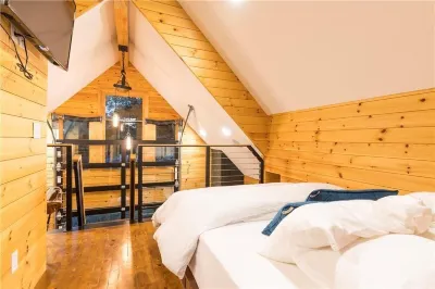 Tree House Oasis, conveniently located in the heart of Bentonville
