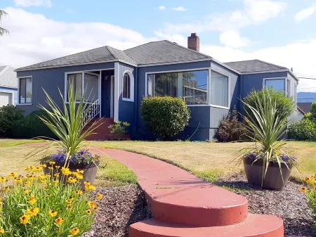 Olympic Nat. Park, Victoria ferry, 6 Adults, Dogs OK see below