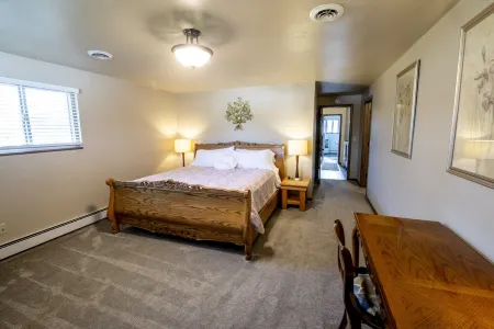 Spacious  Townhouse - 1 mile from Lambeau