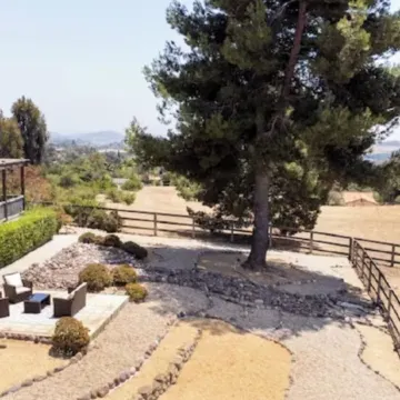 Beautiful 2-bedroom home with stunning viewsSleeps 4 - 2 Bedrooms - 1 Bath