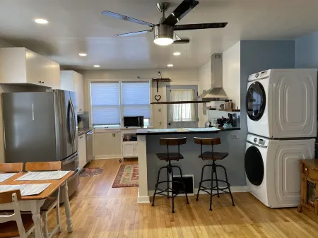 Downtown 2 bed/1 bath with deck and back yard