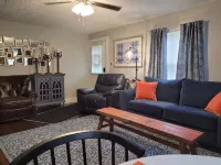 IDA'S COTTAGE...Close to caves and lakes.Beautiful decor...Simply the best!
