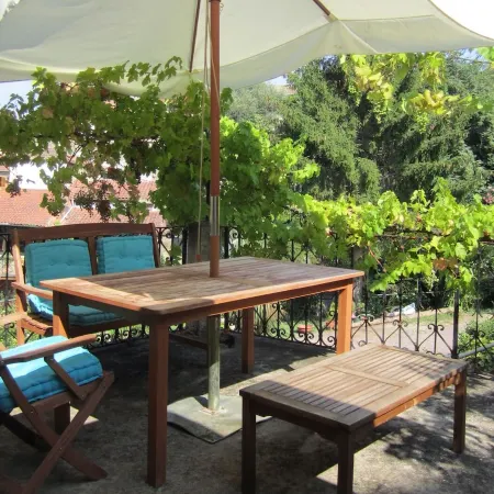 Ligur. Mansion from the 12th century for 2/3 P., in mountain village, 10 km to the sea