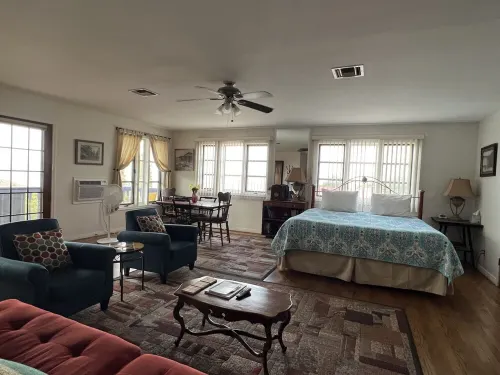 Studio Apartment with views of Sedona, Verde Valley, and San Francisco Peaks
