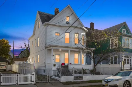 NJ's Cozy Casa Oasis - Entire home for groups/families!