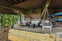 Treetop Getaway with AMAZING lake views!