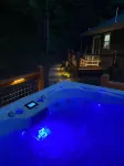 Close to Downtown Waynesville with Hot Tub/Peloton/Fire Pit/WiFi