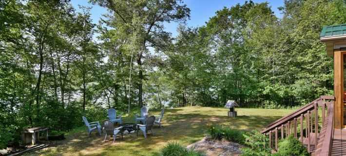 Lakefront Cabin w Screened Deck! Pontoon Rental! 2 Kayaks / Fishing Row Boat! Hotels in Barron County