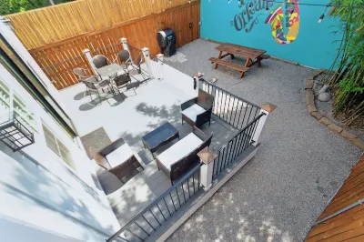 Spacious 5 BR 3.5 bath w private backyard Hotels in Garden District