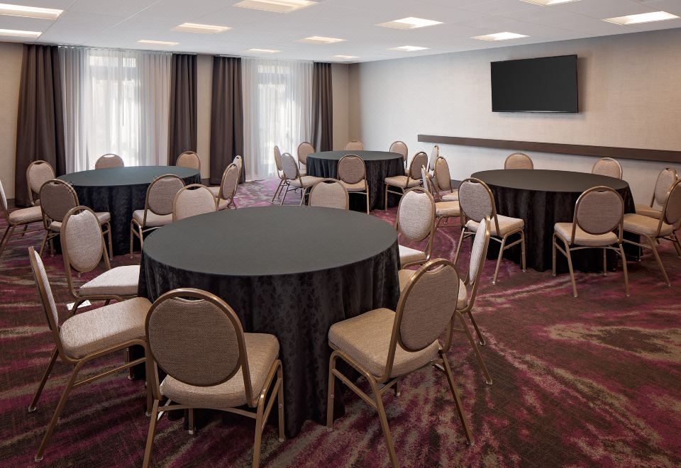 5. 홈우드 스위트 ..