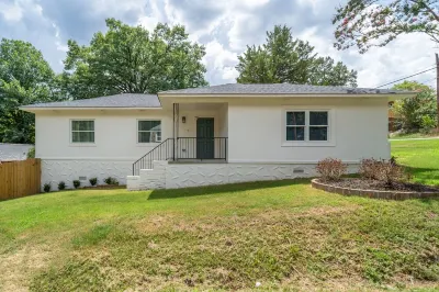 Newly Remodeled 3 Bedroom In Uptown - Sleeps 6!!