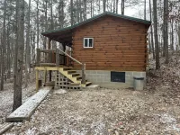New Amish built log cabin near hocking hills & tar hollow, atvs & pet friendly