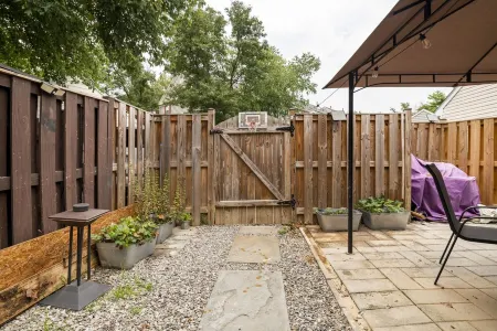 Charming 1 Bedroom Apt- Best Location Near Downtown Frederick & DC