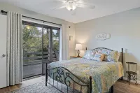 Amazing Lagoon View, Largest Balcony in Fiddlers Cove!  5 min walk to the beach!