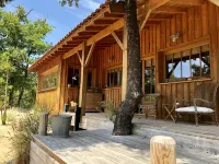 WOODEN HOUSE IN THE BORDER OF THE OCEAN Hotels in Soulac-sur-Mer