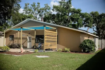Bahama Villa - Minutes to Venice Beaches-ping-pong-pickle ball court-game room