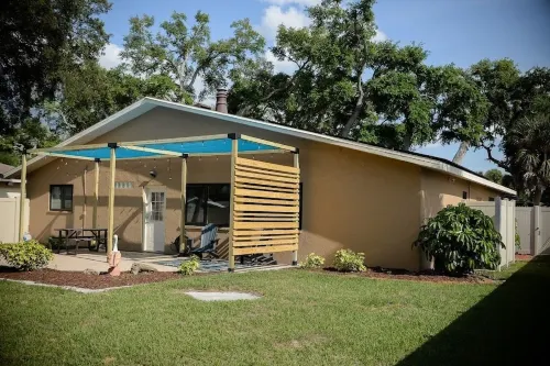 Bahama Villa - Minutes to Venice Beaches-ping-pong-pickle ball court-game room