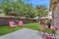 Contemporary home in the heart of McKinney Hotels near Black Gold Harley-Davidson