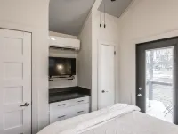Heavensent Tiny Home @ The Retreat at Water's Edge - Lake Views! トレーシー・シティのホテル