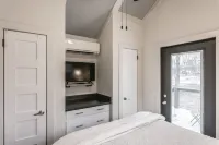 Heavensent Tiny Home @ The Retreat at Water's Edge - Lake Views!
