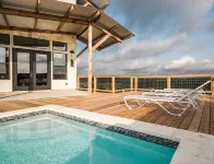 SKYHOUSE Guadalupe: Cliffside Pool Above the River